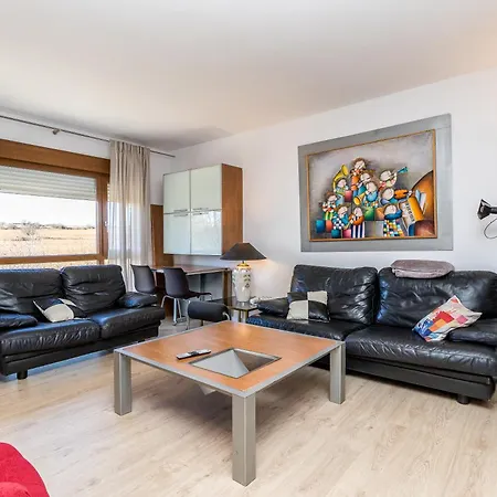 Baruhaus Triplex Piscina Y Parking アパート *